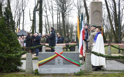 Paminklo Klaipėdos sukilimo operacijos vadui ir jo žmonai atidengimą palydėjo kartėlis (atnaujinta)